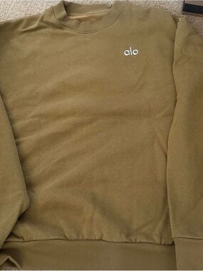 Alo Accolade Crew neck pullover never worn